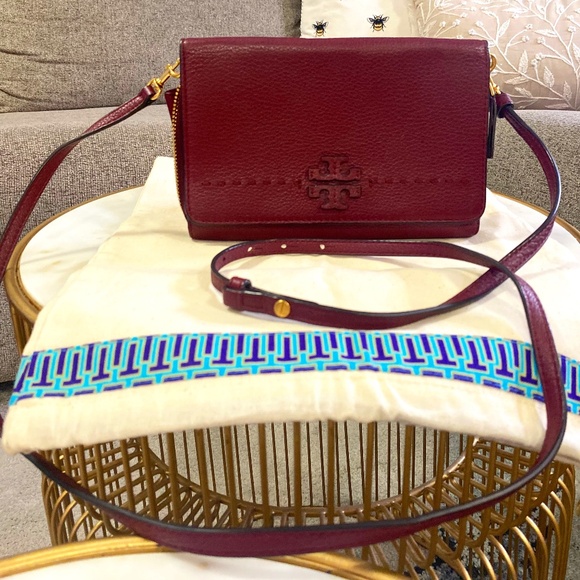Tory Burch McGraw Flat Leather Crossbody with Tory Burch Dust Bag *Free Shipping - Picture 1 of 9